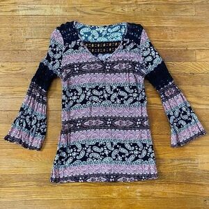 Y2K BOHO CRINKLE PLEAT PAISLEY PRINT CROCHET FLARE SLEEVE TOP